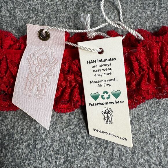 NWT Revolve x HAH One and Done Lace Garter Headband Scrunchie in Siren Red - Picture 4 of 12